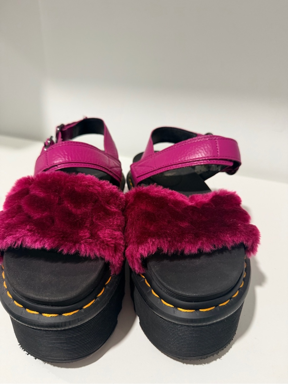 Dr Martens VOSS FLUFFY FAUX FUR PLATFORM SANDALS size 9 - Picture 6 of 10